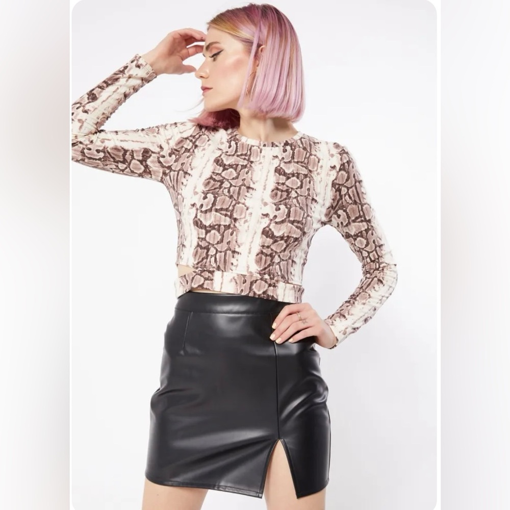 NWT Rue 21, snake skin pattern long sleeve , cropped long sleeve